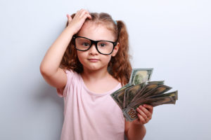 how-should-young-person-invest-their-money-91085192